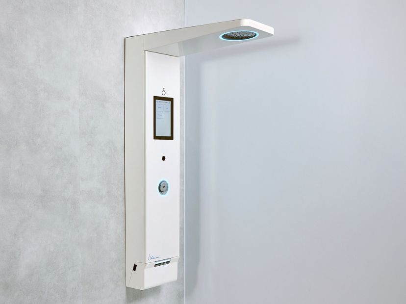Ducha eco inteligente y accesible Showee en color blanco.